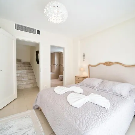 Villa Central Location, Spacious W/pool & View Göcek