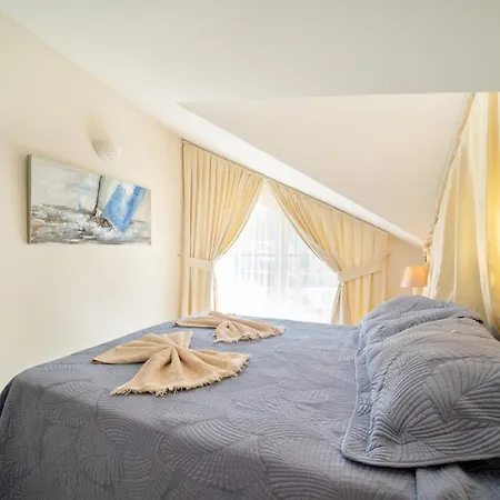 Villa Central Location, Spacious W/pool & View Göcek