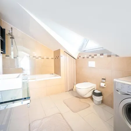 Central Location, Spacious W/pool & View Villa *