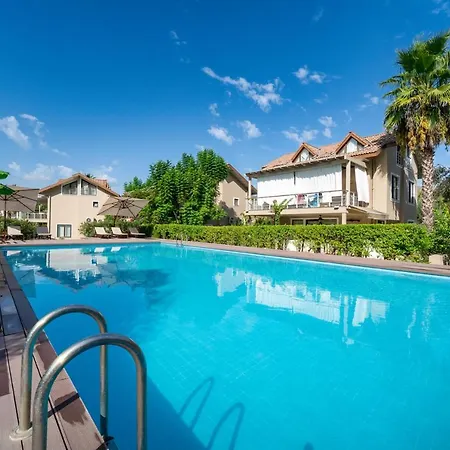 Villa Central Location, Spacious W/pool & View *