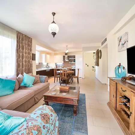 Central Location, Spacious W/pool & View Villa *