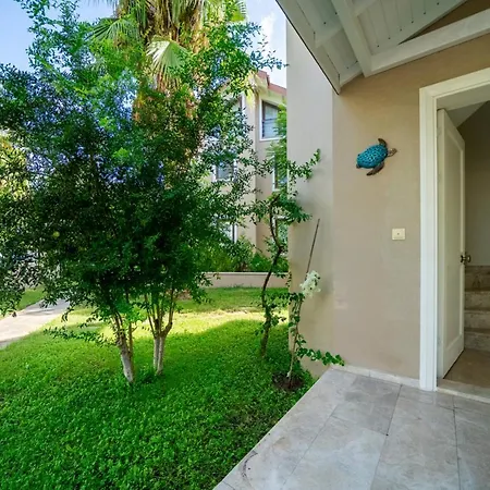 Villa Central Location, Spacious W/pool & View