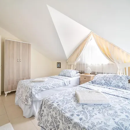 Villa Central Location, Spacious W/pool & View Göcek