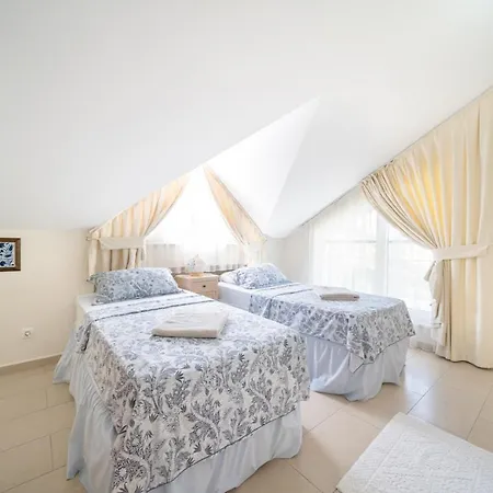 Central Location, Spacious W/pool & View Villa *