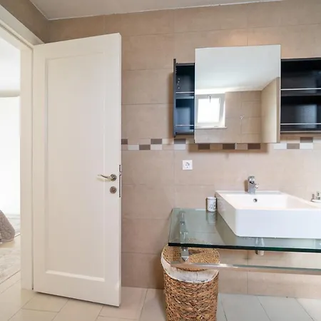 Villa Central Location, Spacious W/pool & View Göcek